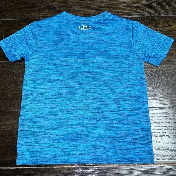 Size 4 under Armour shirt. - Picture 3 of 3